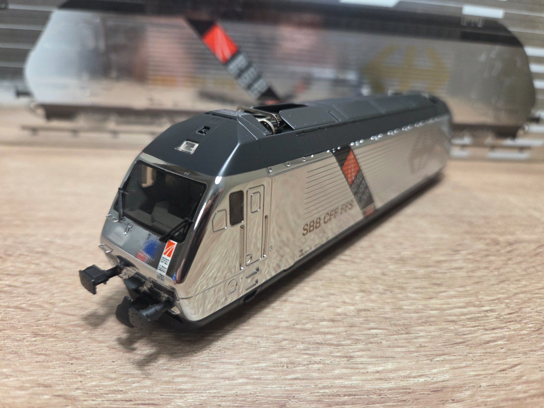 Hag Modellini di ferrovie: Hag 070 E-Lok Re 460 Jubi SBB Digital H0 – Nuovo e nell'imballaggio originale da St-Aubin-Sauges venduto da Lo_Go 2