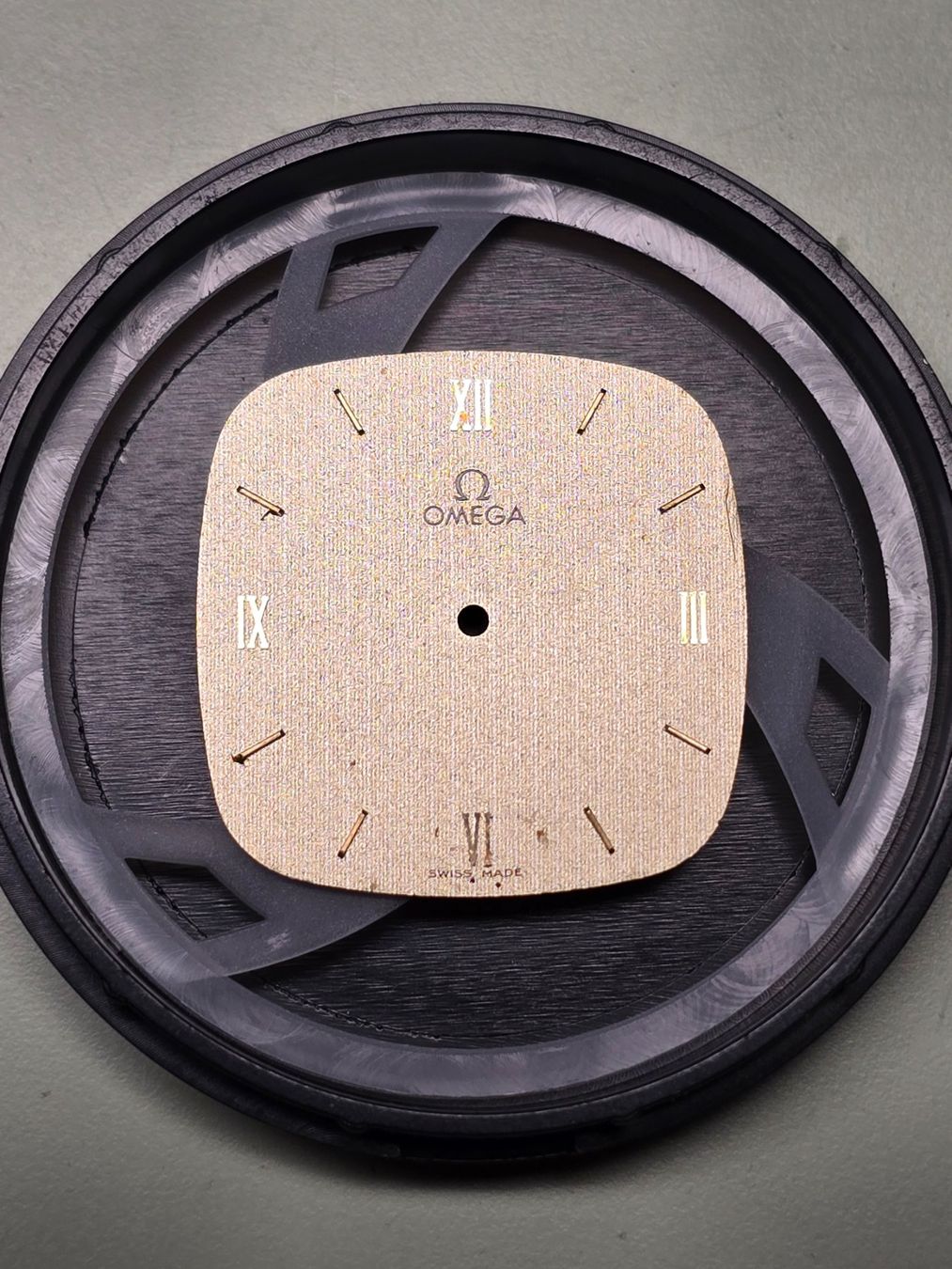 Omega Montres: Cadran Omega pour Omega Quartz 1377 – D'occasion à Tramelan par Nirdan 1