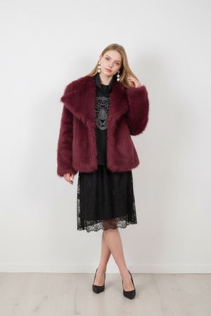 Super schöne Burgundy Kunstfelljacke - M