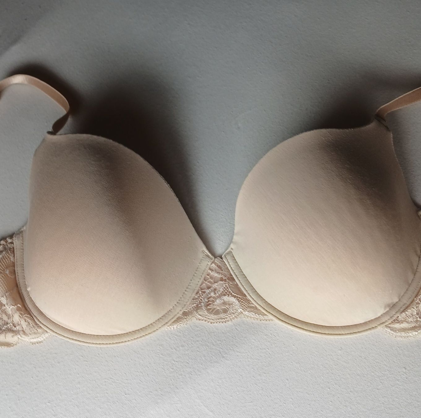 Hanro Altra biancheria intima: HANRO BH GRÖSSE 85 B – Usato da Villa Luganese venduto da luxlady