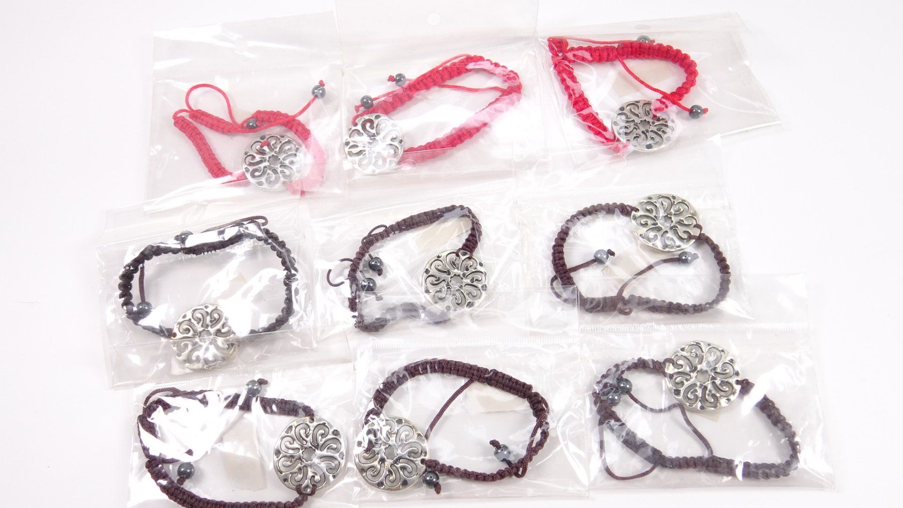 Autres bijoux: Restposten: 9 Makramee-Armbänder Rot/Braun – Neuf (Voir description) à Wetzikon ZH par Bambiskus