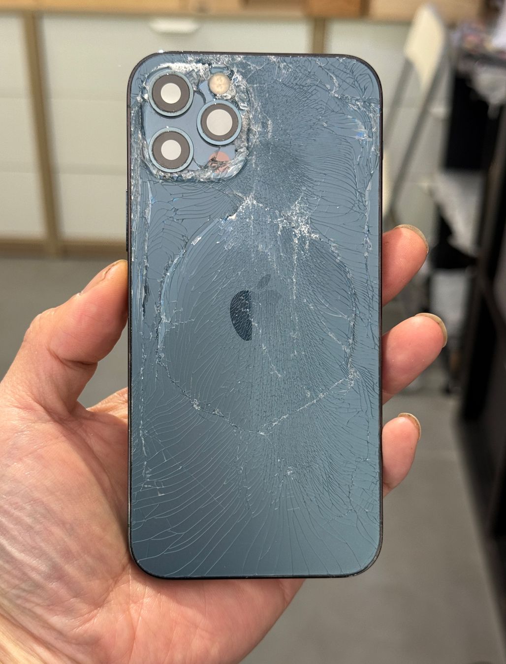 Apple Telefoni cellulari / Smartphones: Châssis iPhone 12 Pro bleu avec composants – Usato da Morges venduto da DA-repa 5