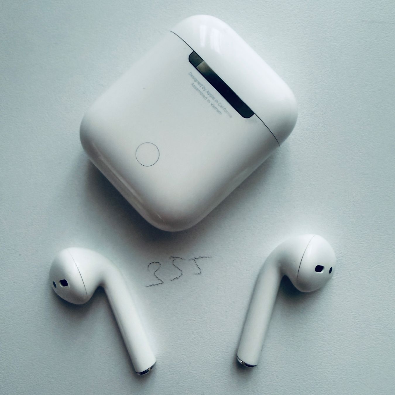 Apple Kopfhörer: Original Apple AirPods 2 Gen. Wireless Kopfhörer & Case – Gebraucht aus Basel von MY.AIRPODS.SHOP 3