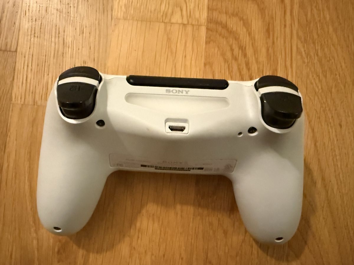 Sony Manettes: PlayStation 4 / PS4 Controller / L2 Taste defekt – Défectueux à Bern par Joker1986 2
