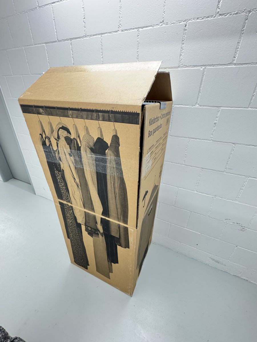 Cartons: Kleiderbox – D'occasion à Staufen par mich_05 2