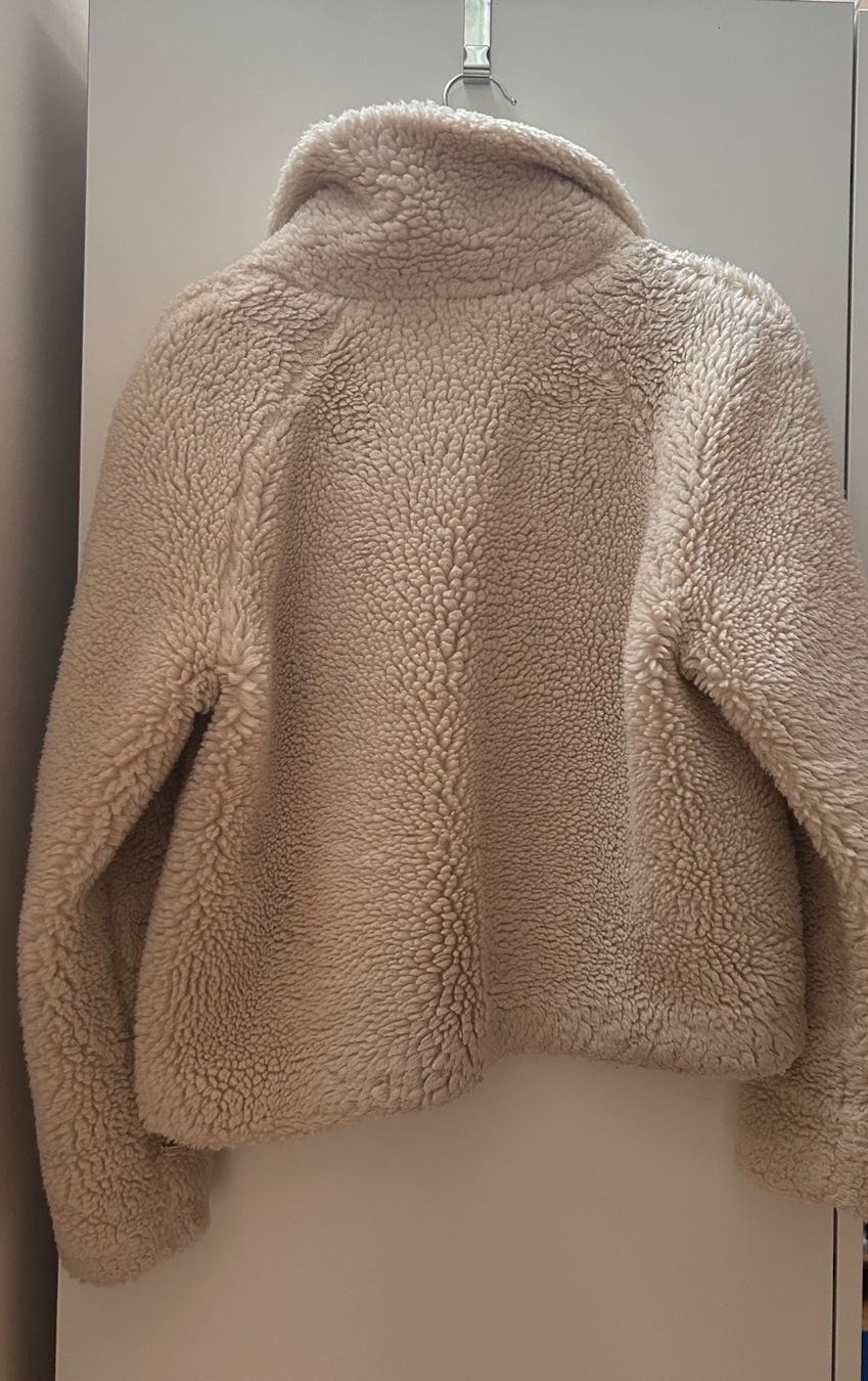 H&M Jacken: H&M Teddyjacke – Gebraucht aus Dättwil AG von fio_d76l 1