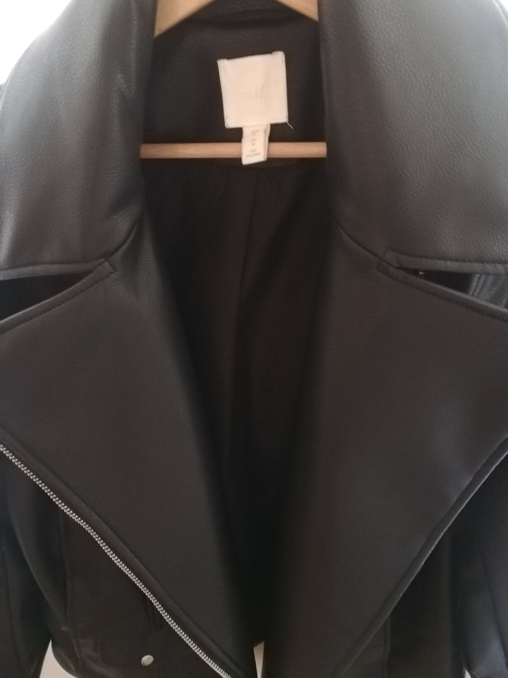 H&M Giacche: Faux Leather Oversized Black Biker Jacket from H&M – Nuovo (secondo la descrizione) da Genève venduto da ana_rocha 6