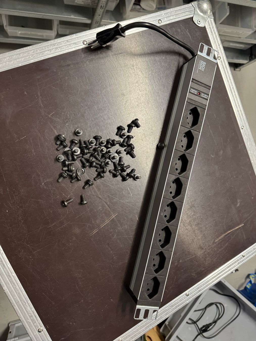 Autres accessoires: Thon L-Rack 15HE 45 mit Rollen – D'occasion à Zürich par  3