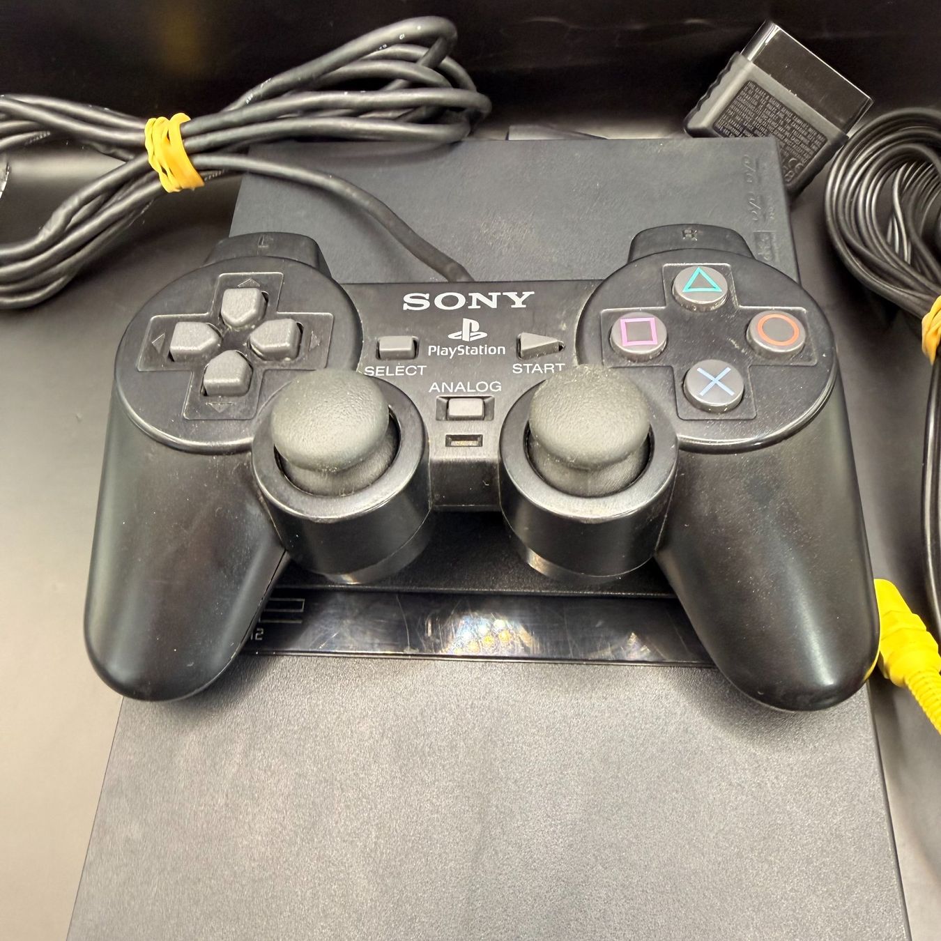 Sony Console: Sony PlayStation 2 PS2 Slim Schwarz – Usato da Düdingen venduto da Nerdworld 3