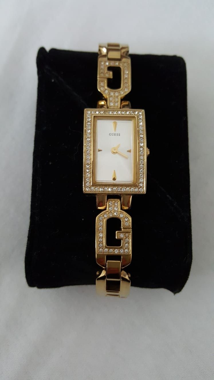 Guess Orologi: GUESS Damenuhr mit Glitzersteinen – Usato da Emmen venduto da GrabandGo