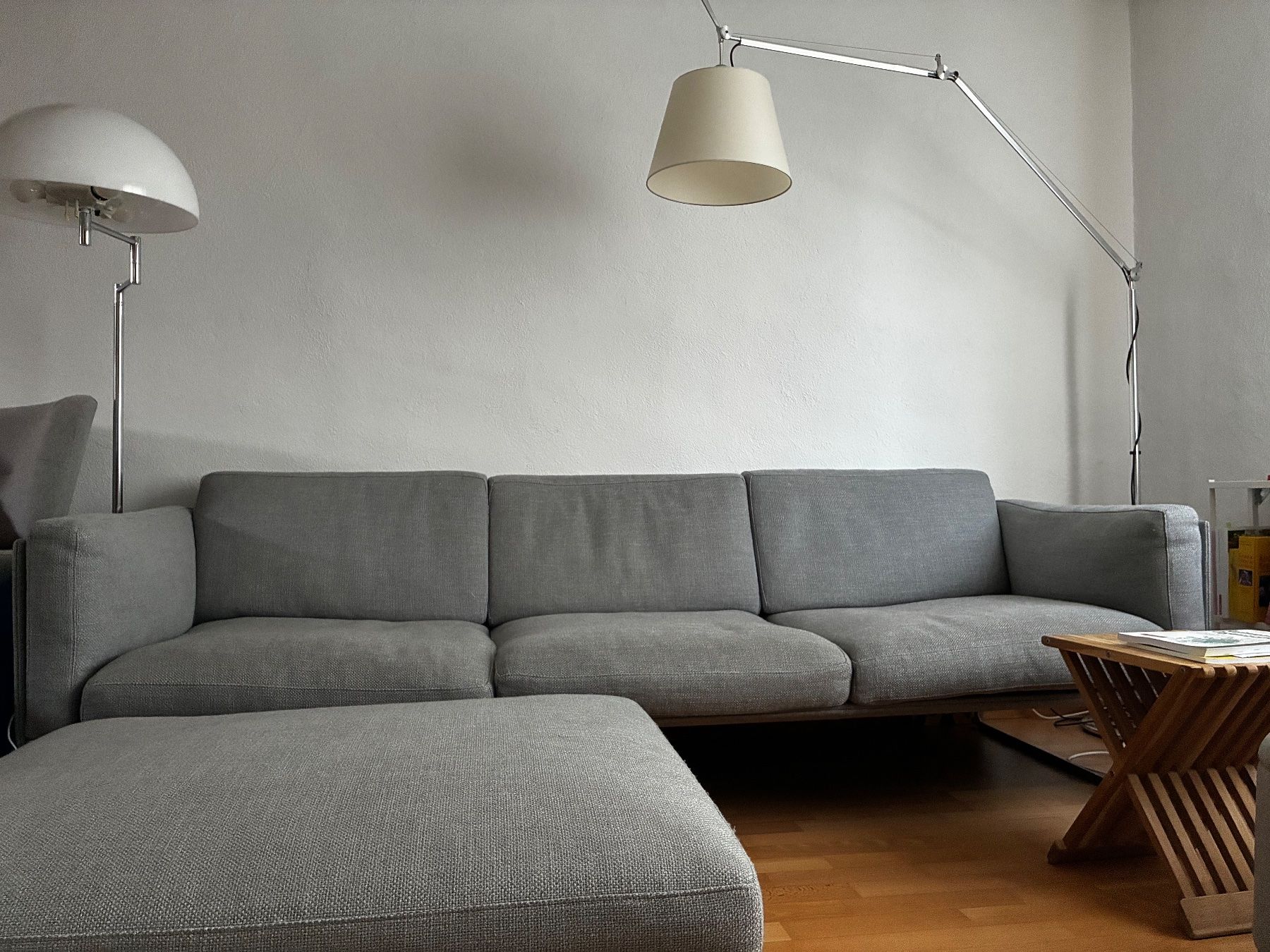 Cassina Divani: Sofa Cassina grau mit Ottomane guter Zustand – Usato da Winterthur venduto da 4Klang