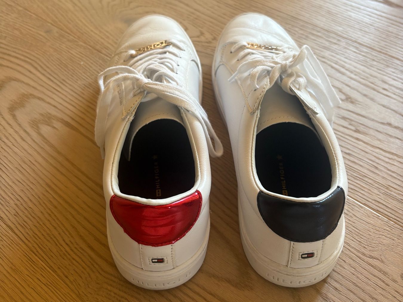 Tommy Hilfiger Chaussures femmes: Tommy Hilfiger Sneaker weiss – D'occasion à Langnau am Albis par mha_2mts 2