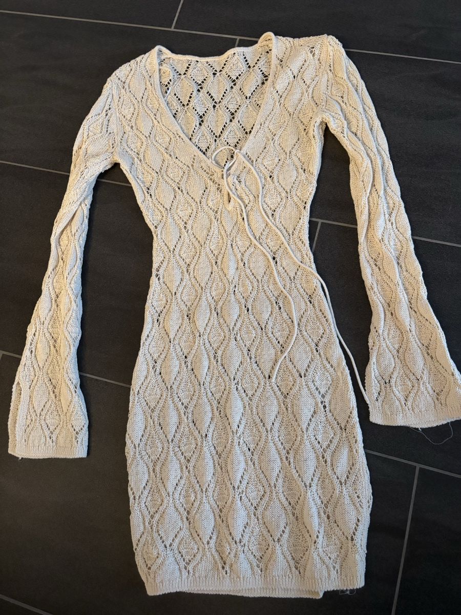 Kleider: Cremefarbenes Strickkleid – Neu (gemäss Beschreibung) aus Kreuzlingen von MFabiana