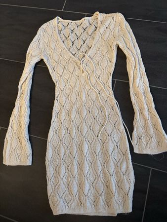 Cremefarbenes Strickkleid