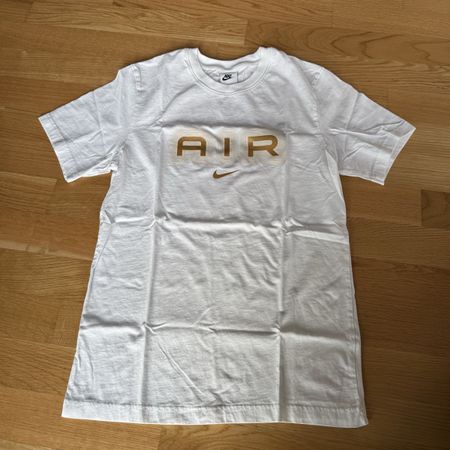 Weisses Nike Air T-Shirt, neuwertig, Grösse M, Sommer!