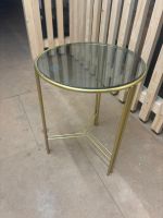 Beistelltisch aus goldfarbenem Metall und Glas