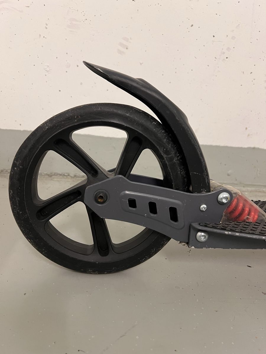 Kickboard: Klappbares Trotti grau mit Bremse – Usato da Winterthur venduto da ChicMarkt 2