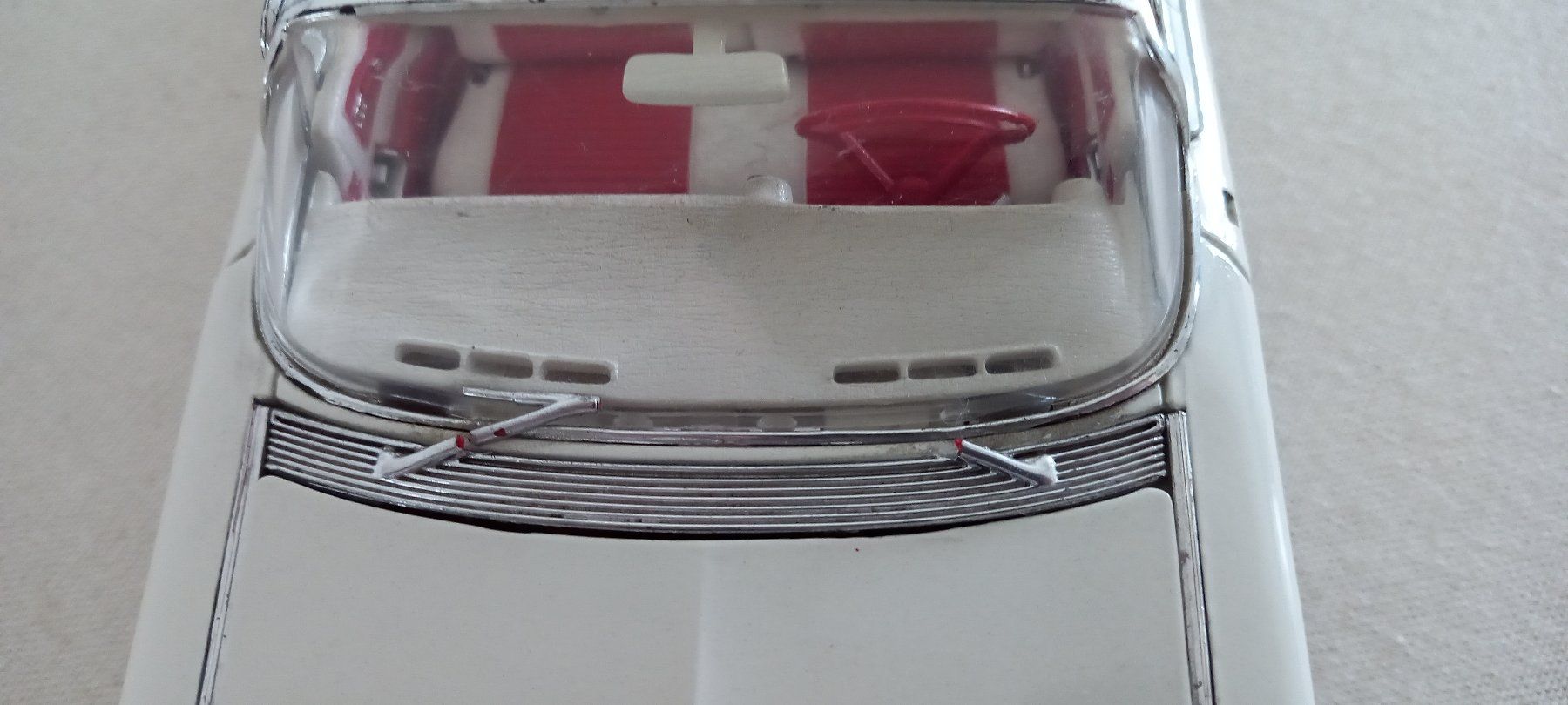 Alle Dekorationen: Modellauto Cadillac Eldorado weiss rot – Gebraucht aus Thun von Nordkapp 9