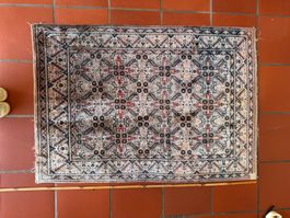 Tapis oriental à motifs géométriques – env. 106 × 149 cm