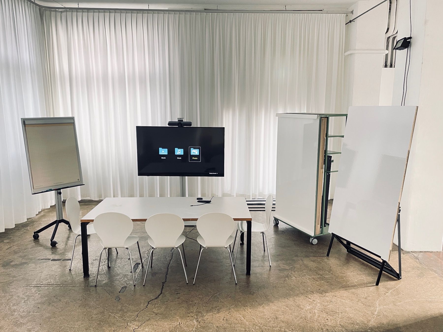 Nec Monitor: SET: NEC MultiSync E657Q Signage Display / MeetUp / Ständer – Usato da Zürich venduto da torvik 2