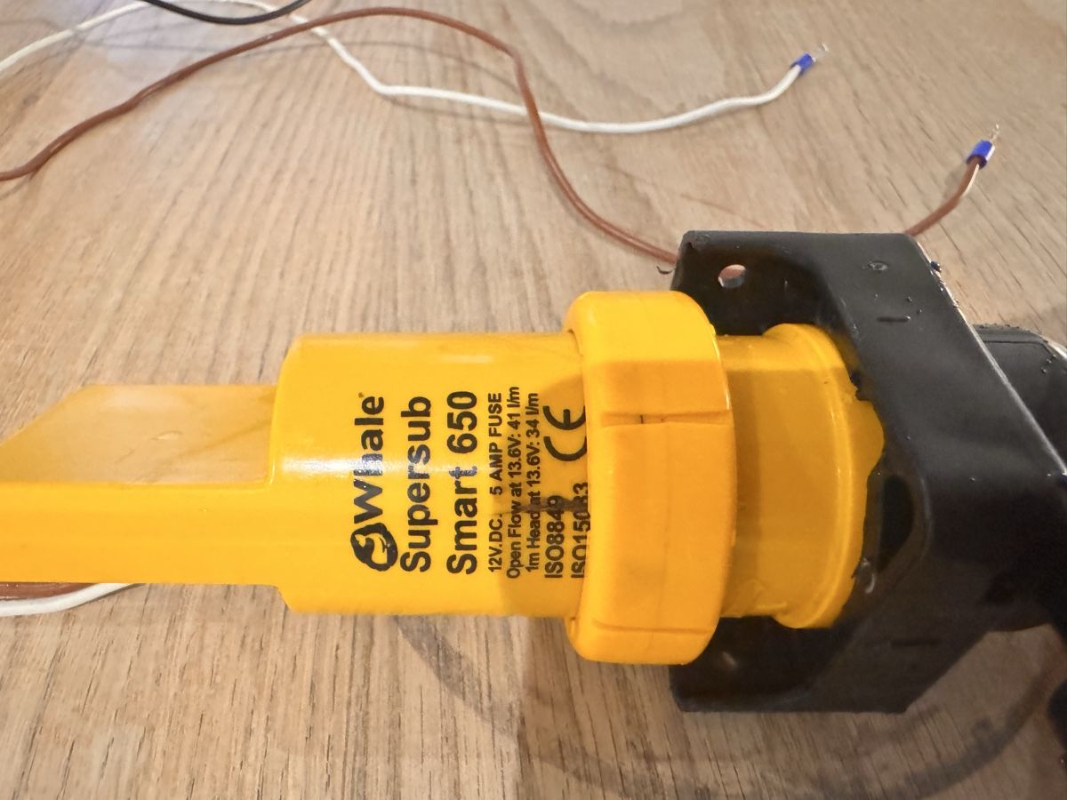 Barche: Pompe de cale Whale Supersub Smart 650 12V DC – Usato da Céligny venduto da hem_5fch 1