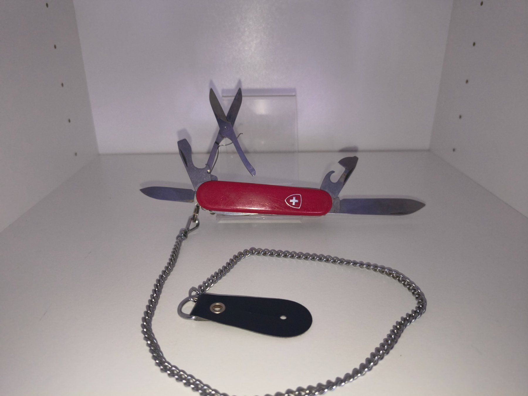 Victorinox Coltelli tascabile: Victorinox Schweizer Taschenmesser Rot mit Kette – Usato da Schaffhausen venduto da thugNme