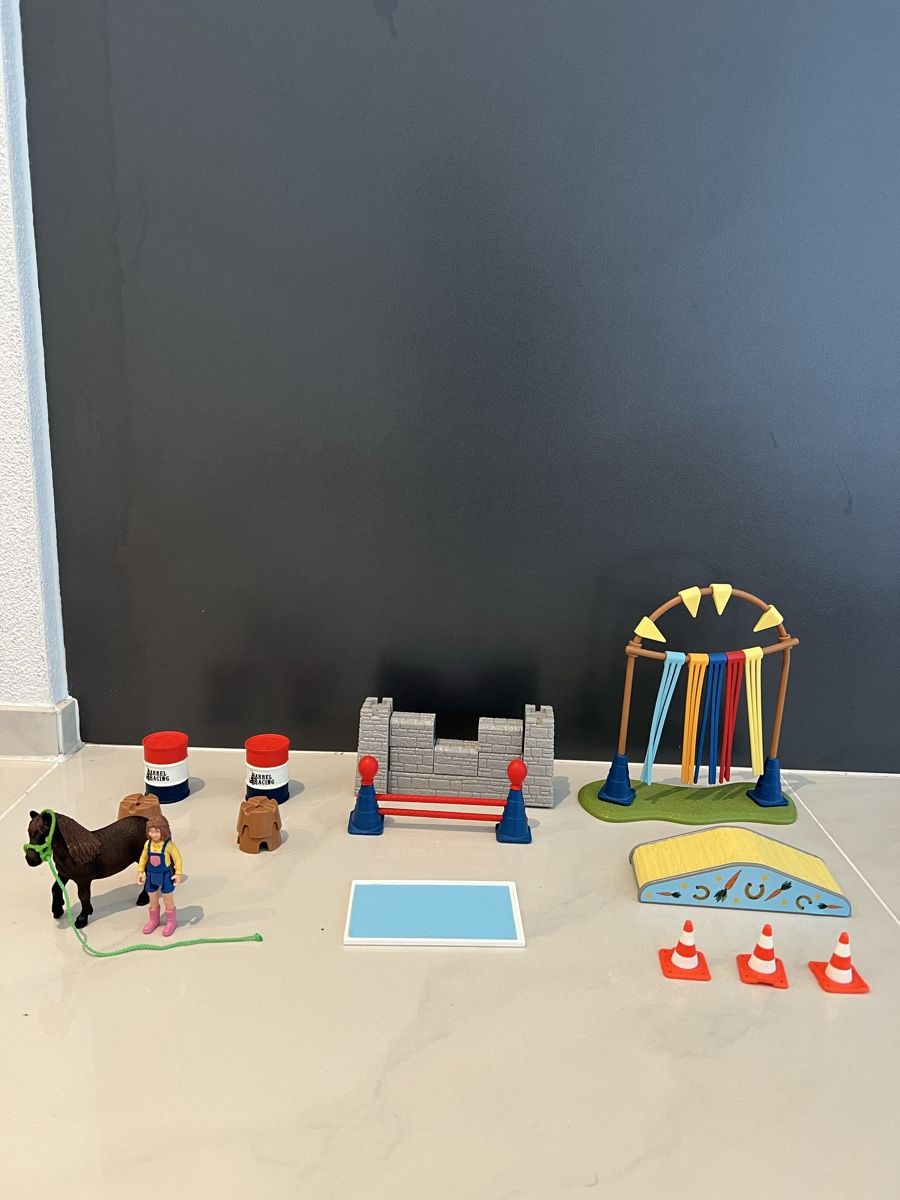 Schleich Jouets: Schleich Trainingsplatz – D'occasion à Dietwil par sarn 3