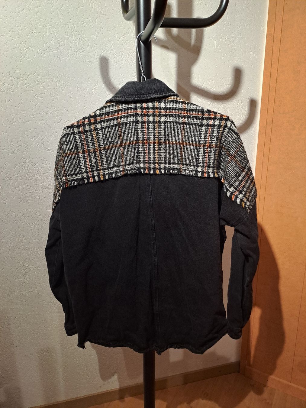 Zara Blusen: Veste Zara carreaux, taille S – Gebraucht aus Valeyres-sous-Montagny von Romy. 2