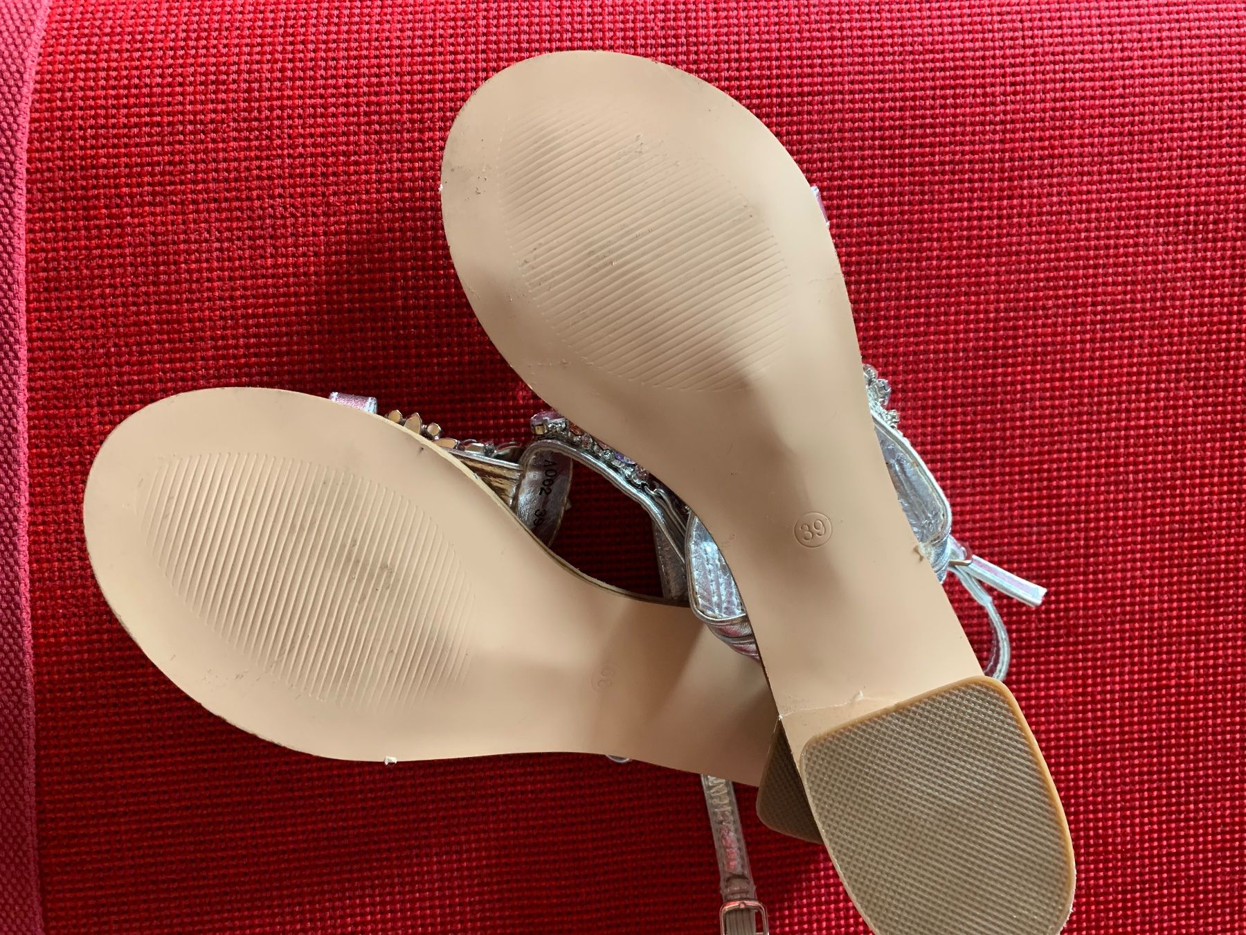 Scarpe da donna: Silberne Sandalen mit Schmucksteinen, Grösse 39 – Usato da Wiesendangen venduto da Babalegi 3