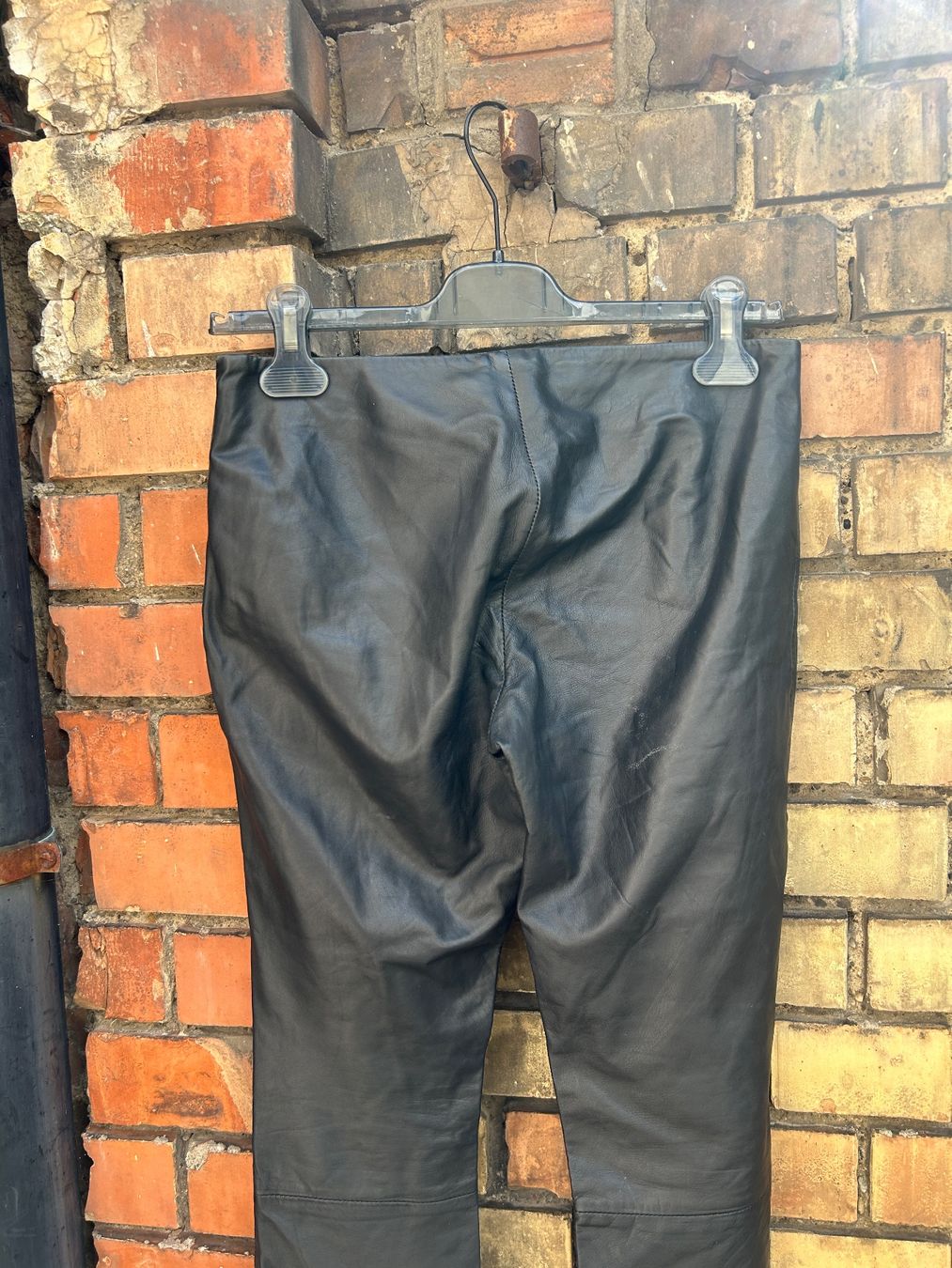 Kookai Leggings: Kookai leather leggings – Usato da basel venduto da wastedworld 4