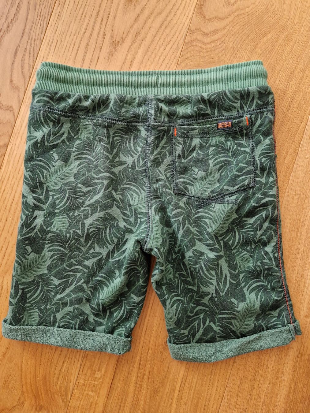 We Pantaloni: Kurze Shorts G. 122 von WE – Usato da Davos-Dorf venduto da Bpelikan 1