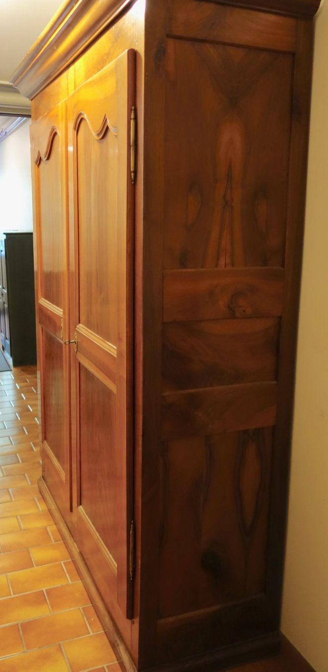 Armoires: Antiker Nussbaumschrank Biedermeier ca.1850 – D'occasion à Biel/Bienne par Rothar 1