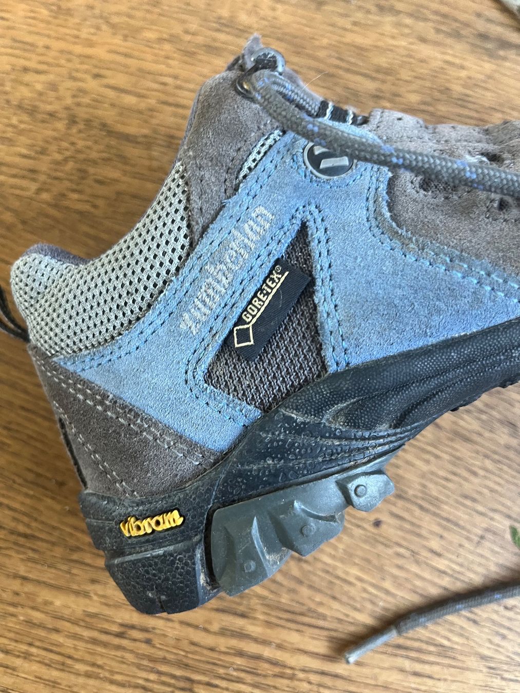 Scarpe per ragazzi: Gore-Tex Wanderschuhe Gr. 29 – Usato da Basel venduto da Malian 4