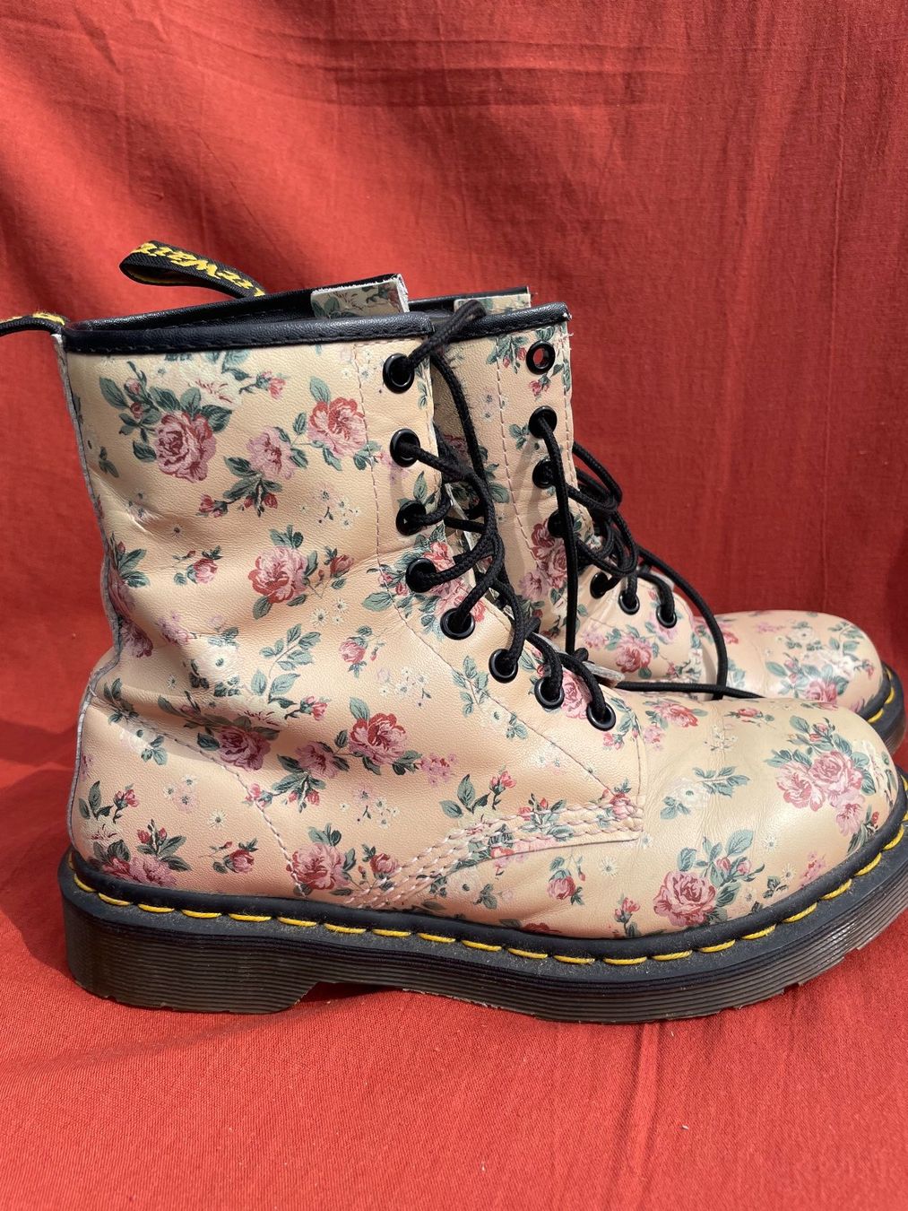 Dr. Martens Scarpe da donna: Doc Martens Stiefel mit Blumenmuster, Grösse 39, Top! – Usato da Luzern venduto da nilabintang 1