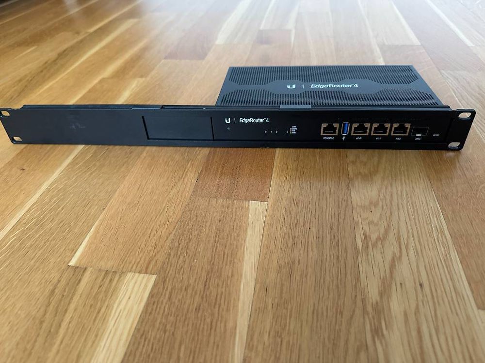 VPN-Router EdgeRouter 4 ER-4 inkl. Rackmount Kit (Gebraucht) in Baden ...