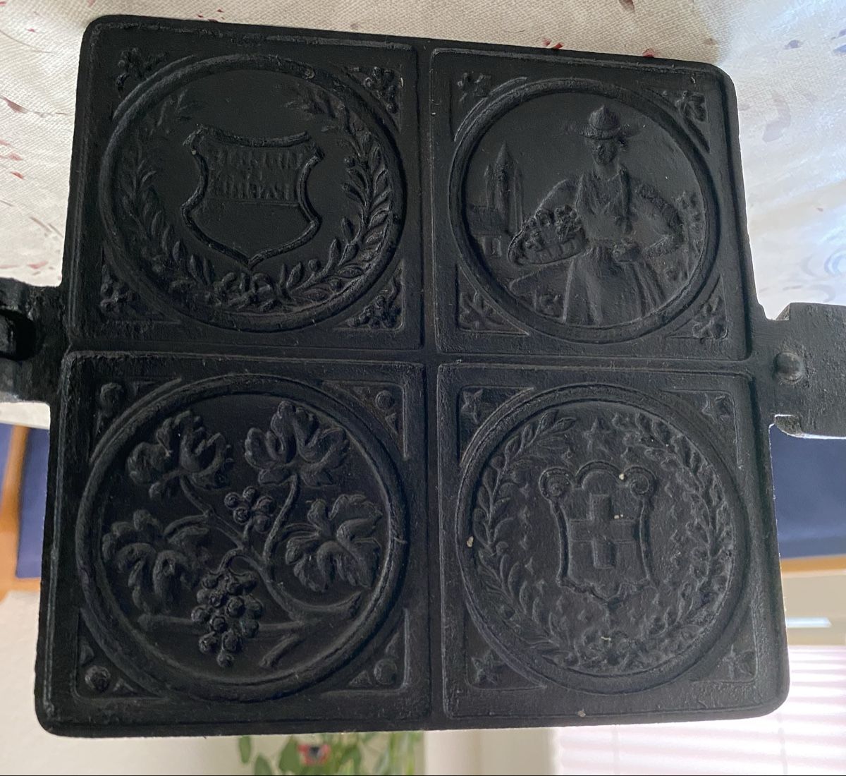 Teglie da forno: Brezeleisen antik  – Usato da Lüsslingen venduto da Elischa1 2