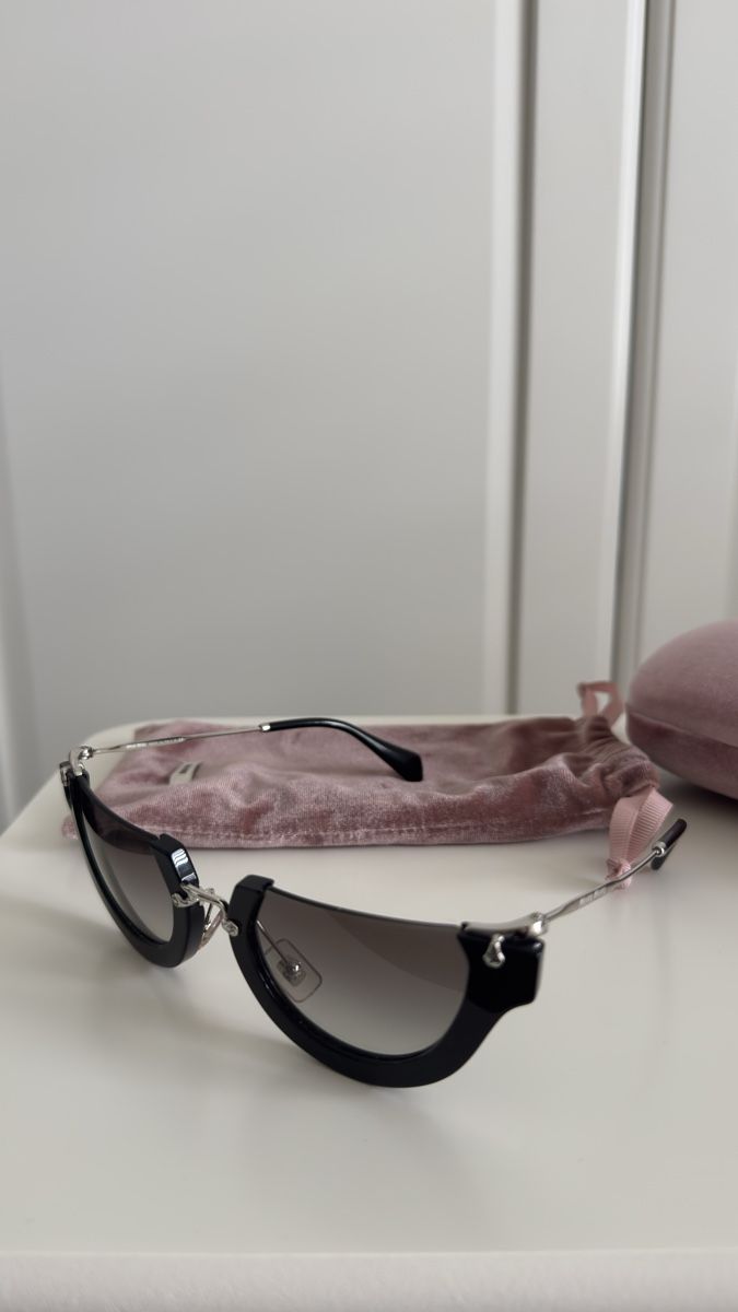 Miu Miu Brillen & Gläser: Miu Miu sunglasses  – Gebraucht aus Genève von gvokiii 2