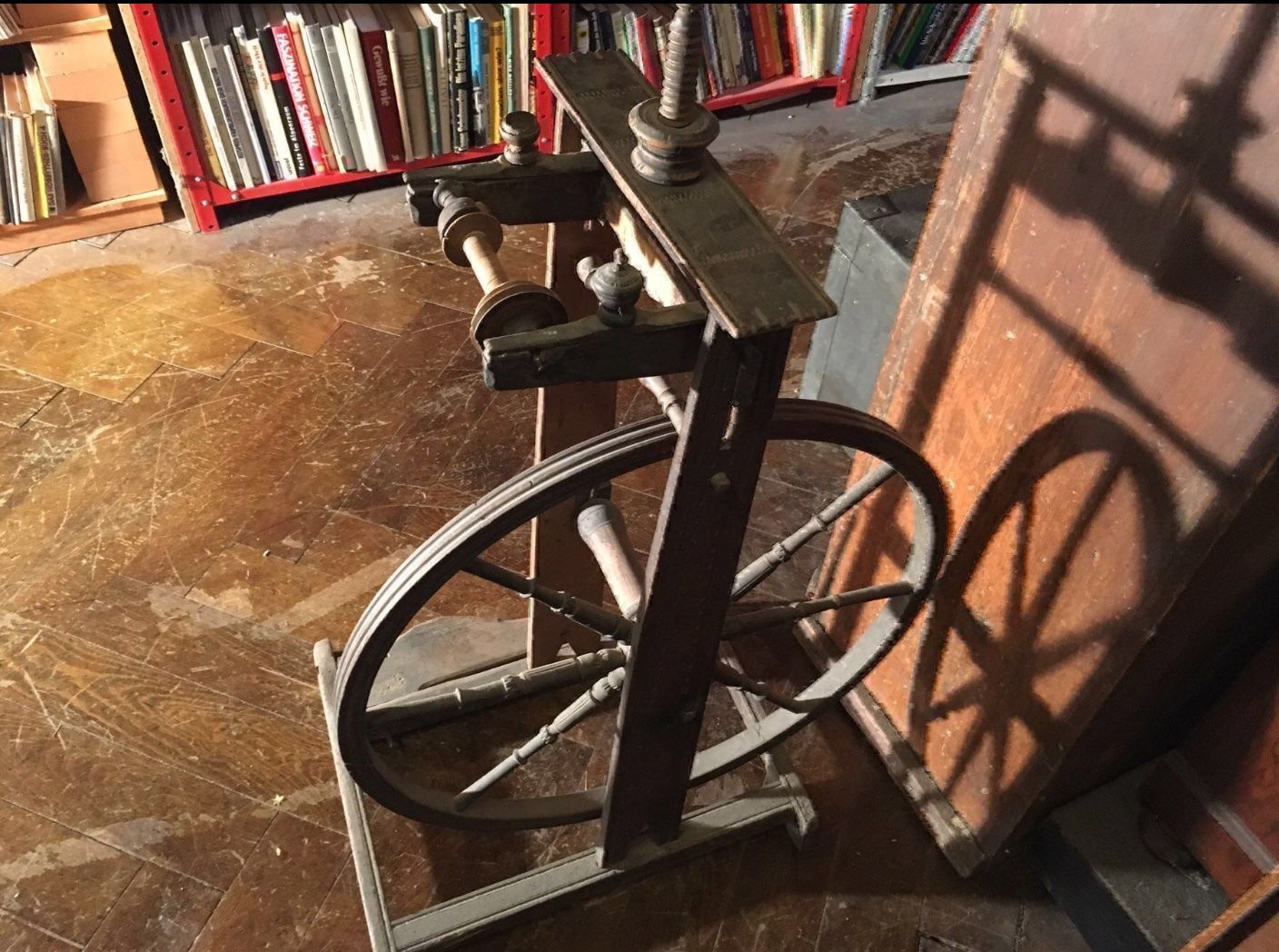 Ruote per filare: Echt antikes Spinnrad – Usato da Erlenbach im Simmental venduto da Sale-In-Crown 1
