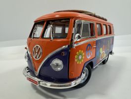 VW Volkswagen T1 Samba Bus 1:18 „Hippie Bus“, ROAD SIGNATURE