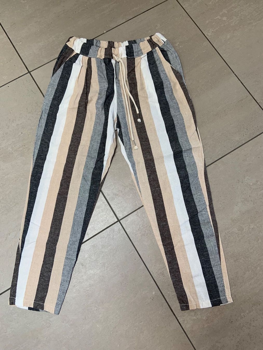 Pantaloni: Sommerhose in Leinenoptik – Nuovo (secondo la descrizione) da Sigriswil venduto da ck56