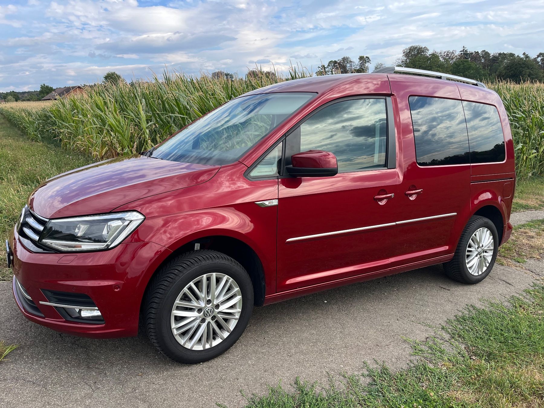 VW Autos: VW Caddy Highline 1.4 TSI – D'occasion à Nänikon par Delonghi