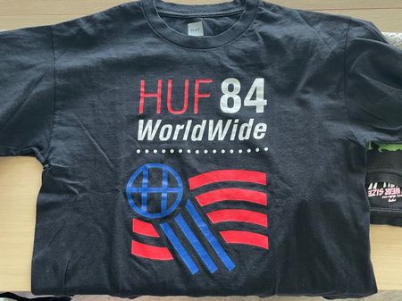 Schwarzes HUF "Worldwide" T-Shirt, Grösse L - Top Zustand!