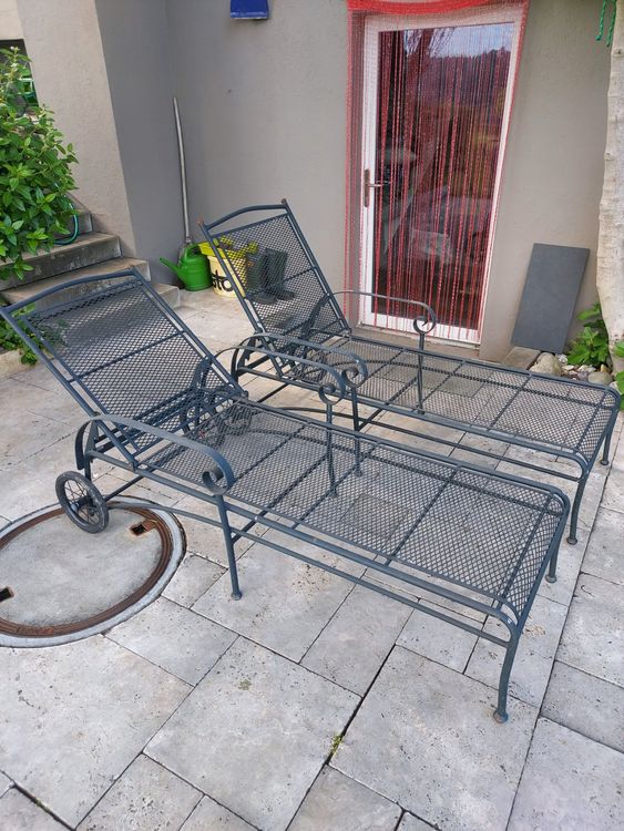 Zwei Stabile Metall Sonnenliegen. Verstellbar mit Räder Kaufen auf