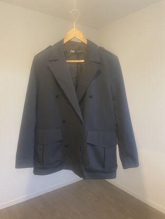 blauer Anzug von Zara Größe M.