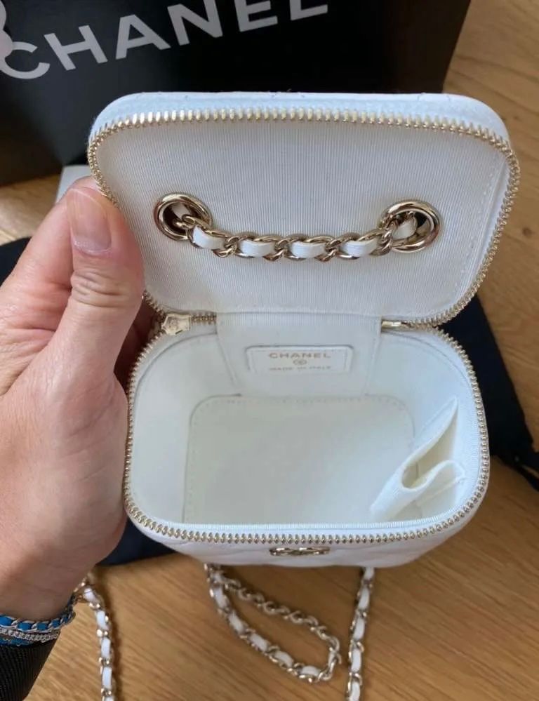 Chanel Borse da donna: Chanel Vanity Case, mit Chanel Blume, weiss – Nuovo (secondo la descrizione) da Triesen venduto da atos87 4