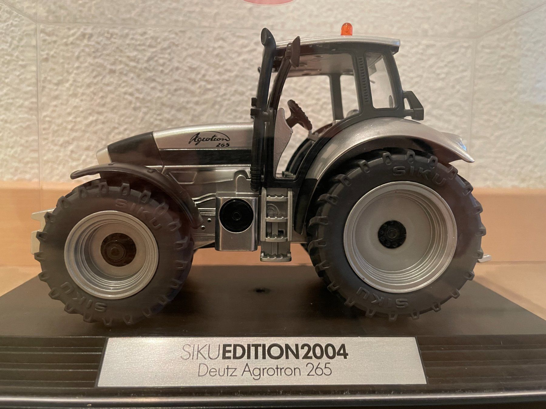 Deutz Trattori: SIKU Deutz Agrotron 265 – Nuovo e nell'imballaggio originale da Kreuzlingen venduto da Stefan1150