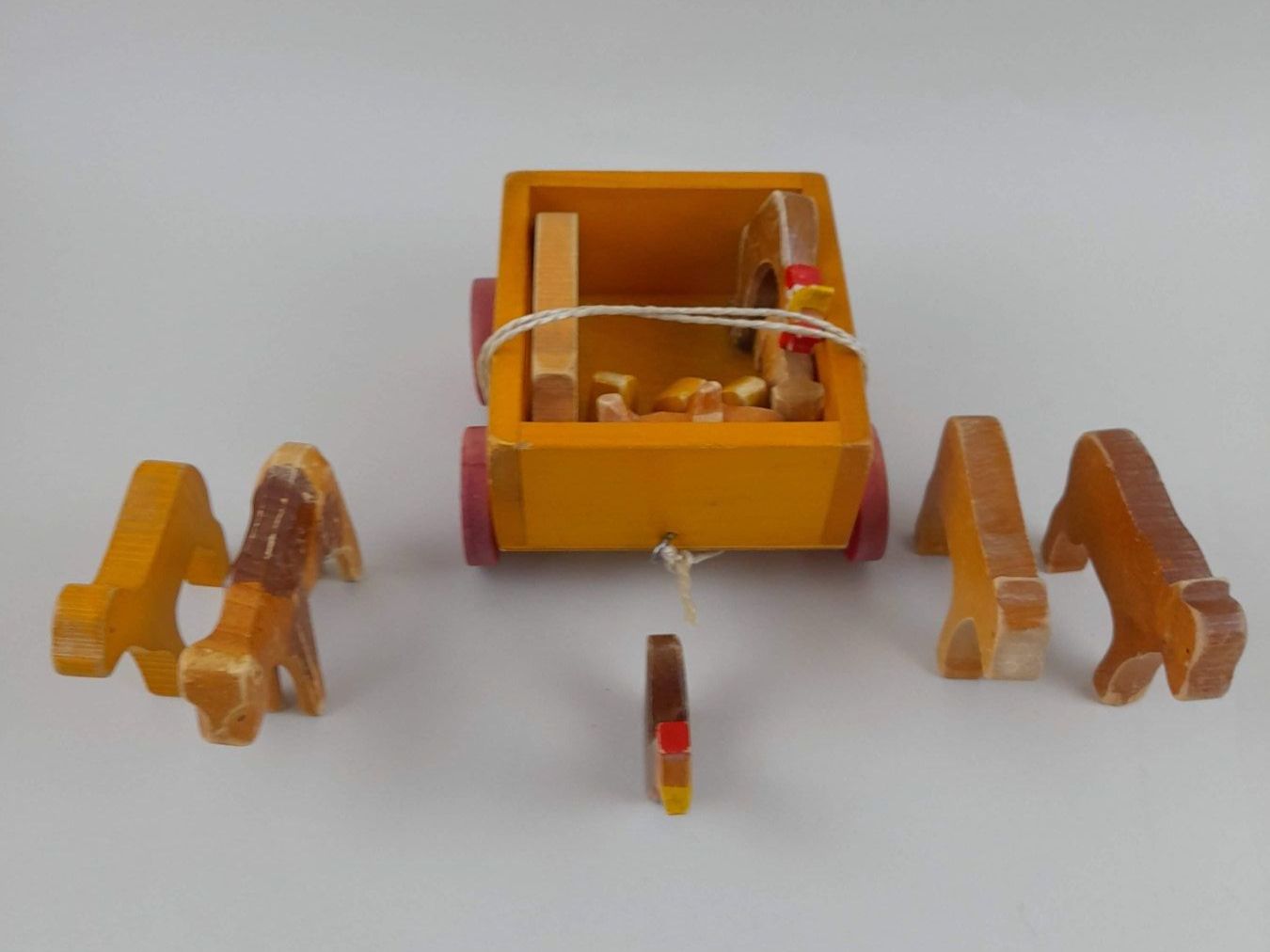 Jouets: Holzwagen mit Tieren – D'occasion à Liebefeld par Restwert_Liebefeld