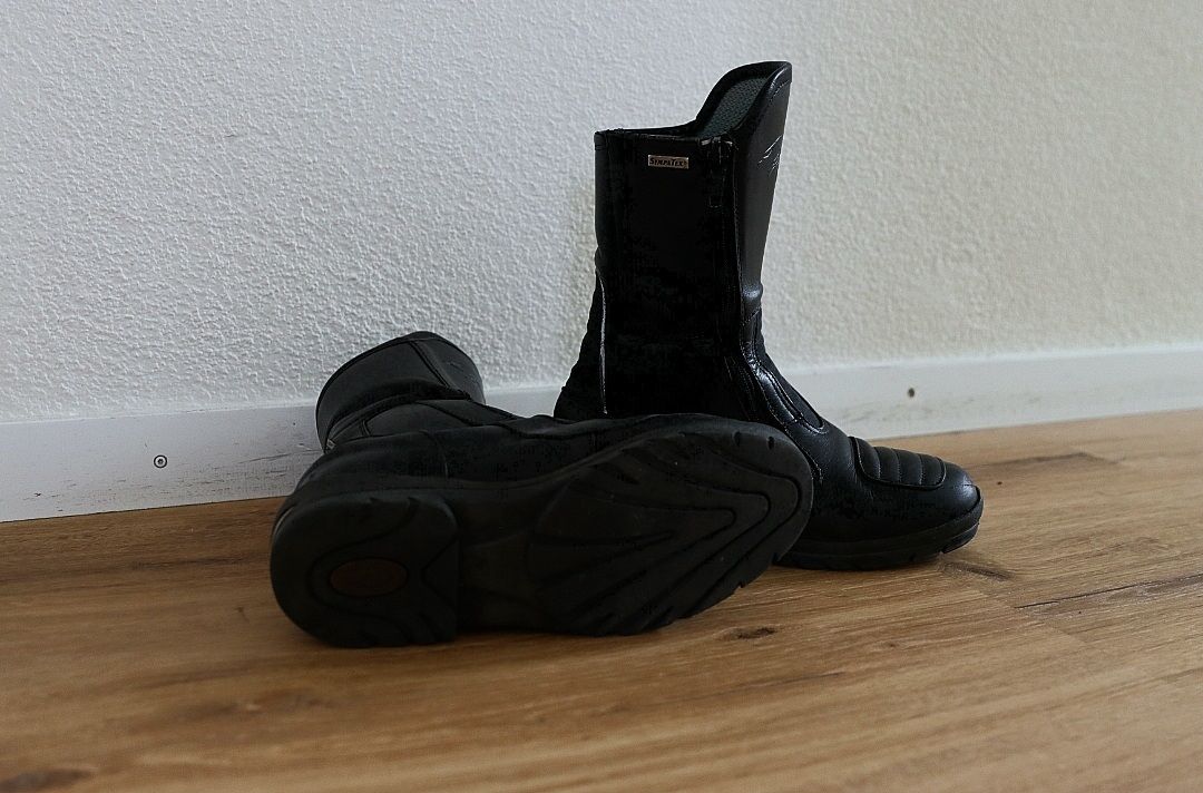 Scarpe da donna: Motorradstiefel Gr. 38  – Usato da Effretikon venduto da Waffelschnitte 1