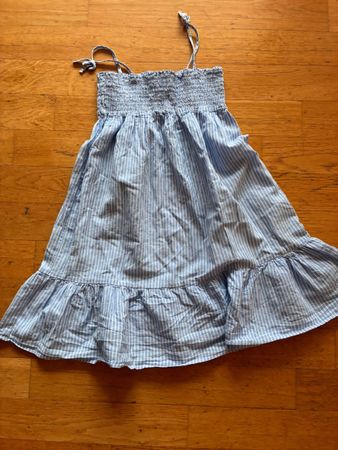 schönes Kleid Gr. 122, H&M
