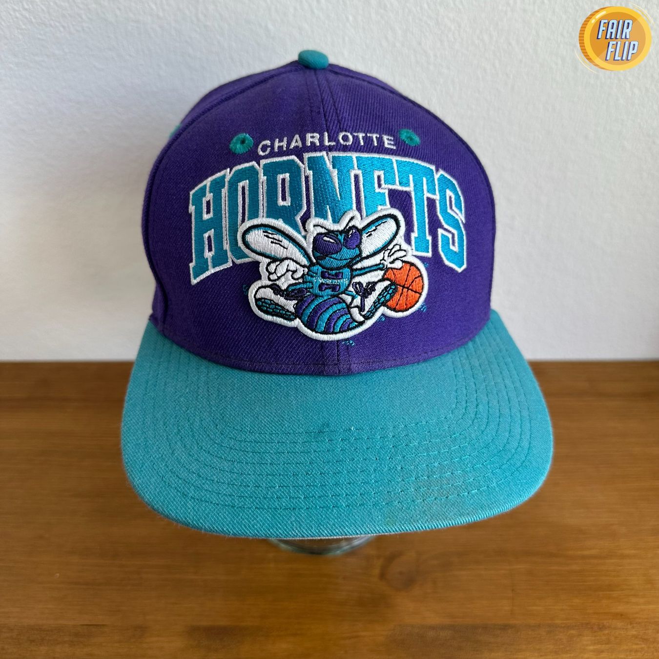 Copricapi, berretti & cappellini: Charlotte Hornets Cap Mitchell & Ness Cap – Usato da Luzern venduto da fairflip 1